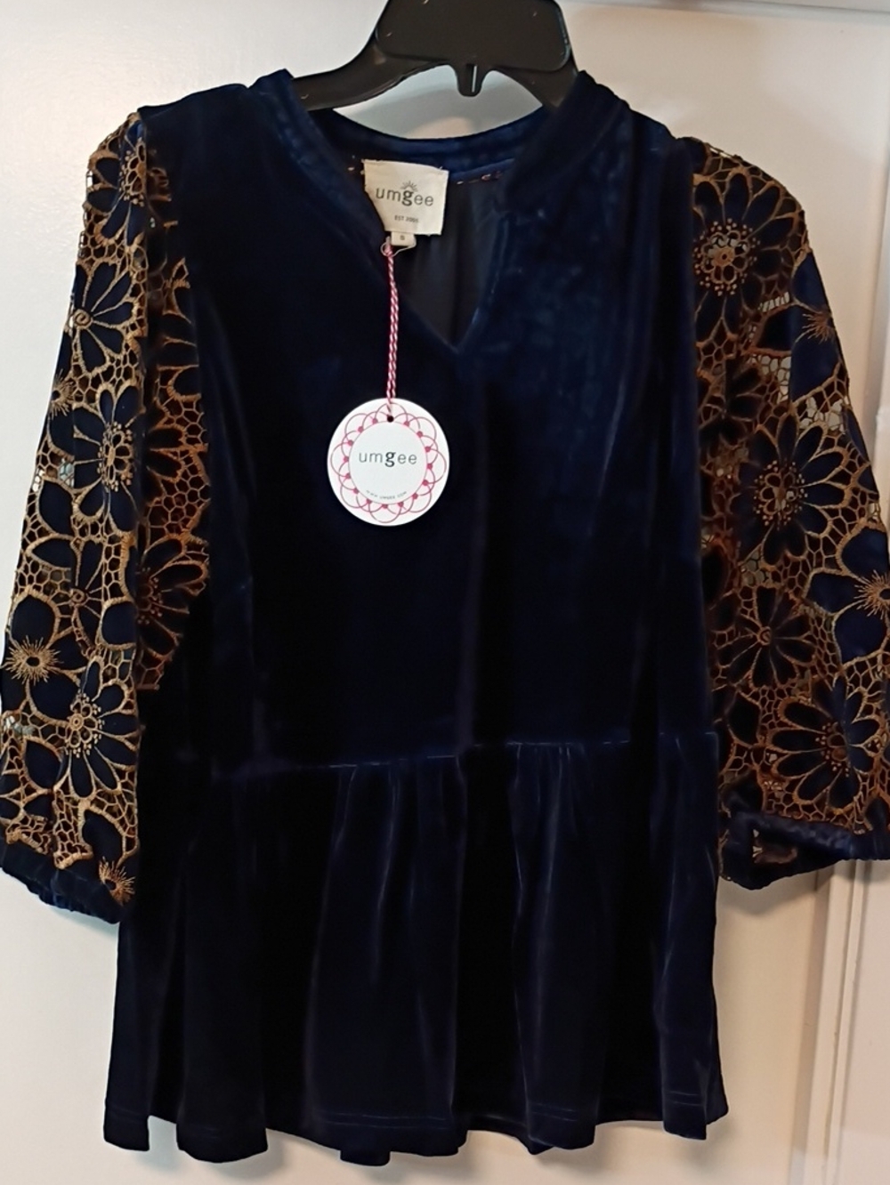Umgee Large Navy Velvet Peplum Top with Gold Lace Floral Sleeves P47
